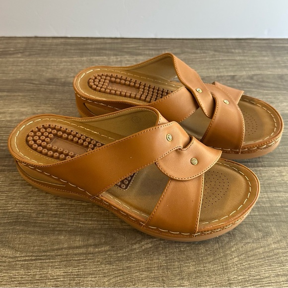 Shoes - Women's Wedge Slide Sandals CN Size 39 US Size 7.5 Tan Light Brown NEW